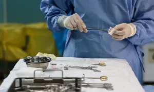 Cô gái suýt mất mạng vì tự chữa đau bụng tại nhà