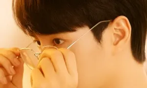 Hết cận thị sau 8 năm bỏ kính