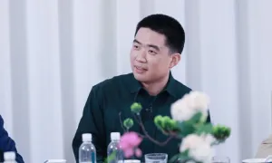 Lối sống siêu tiết kiệm của tỷ phú xe điện